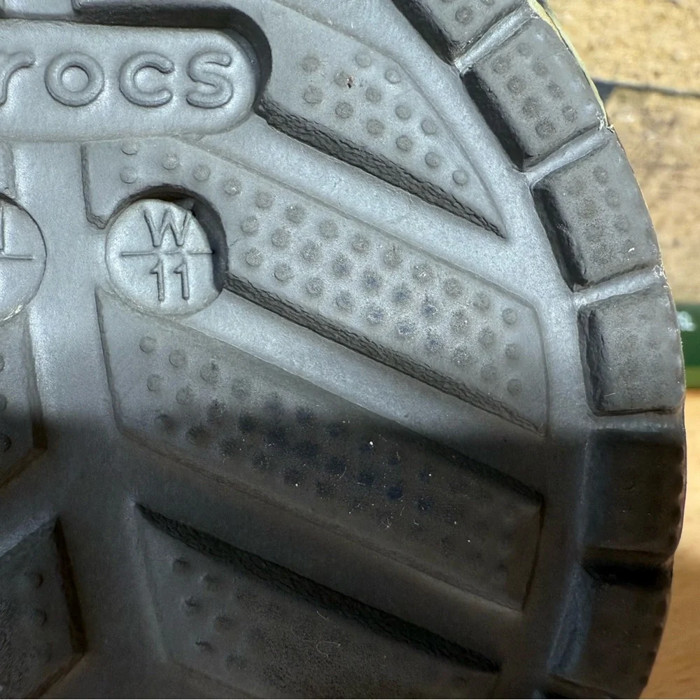 NEW- CROCS Men's Green Camouflage Sandals m9 w11 unisex